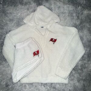 Women Buccaneers White Fleece  Set